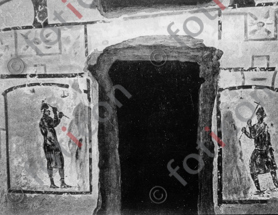 Antike Totengräber | Ancient gravedigger (simon-107-013-sw.jpg)